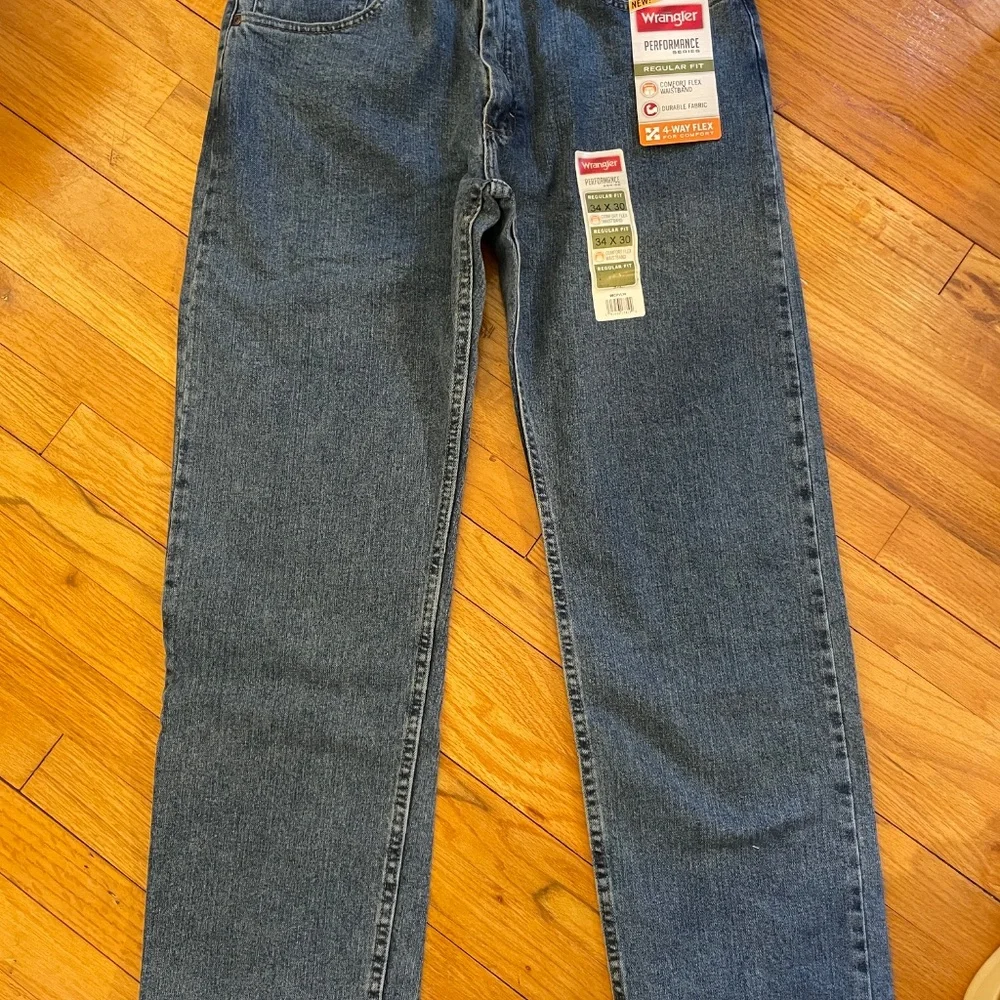 Wrangler NWT Men's 34 x 30 Jeans Performance Series Medium Wash Regular Fit